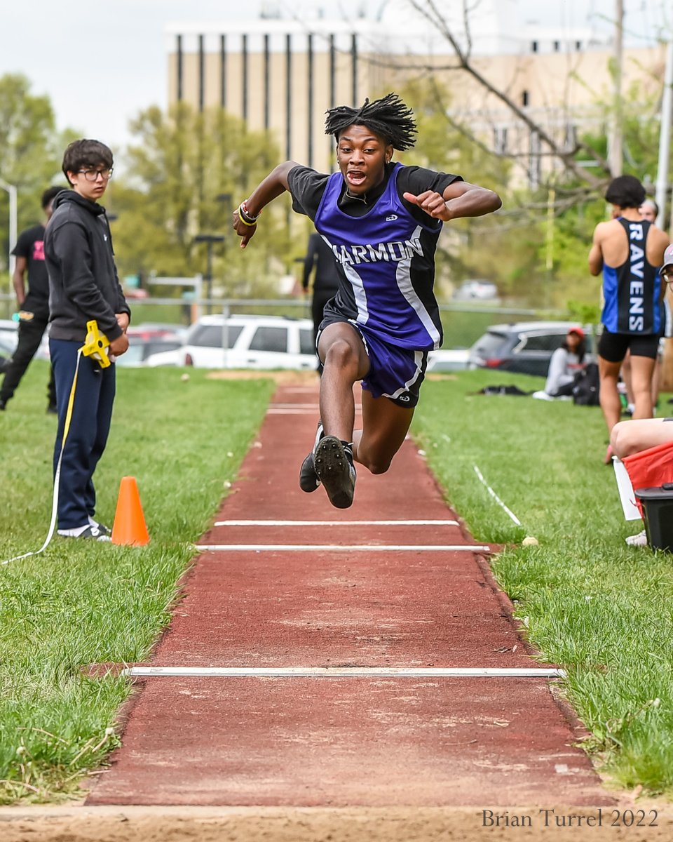DotteSportsPix's tweet photo. Great participation by @jcharmonhigh at the #NorthRelays bringing several athletes to a very strong meet. Kudos to A'luel Miller for competing in 4 events. Looking forward to seeing more of this team in the future. @almarosashall @kckschools
https://t.co/fsQGAIyVio https://t.co/hm8HRRp10J