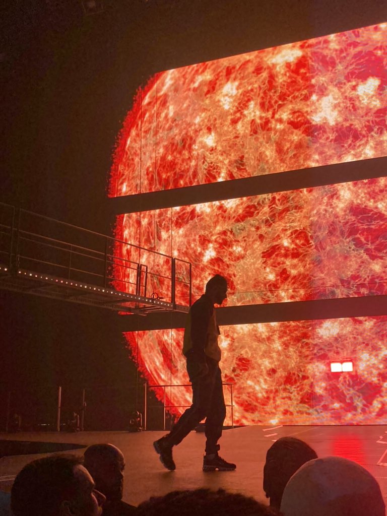 gr_qlf's tweet photo. je crois qu’après avoir vu ça, on peut mourir tranquille @13skarla 🫀✌🏼#PNLTOUR2022 #PNLLive2022 https://t.co/oPUPJXjPEh