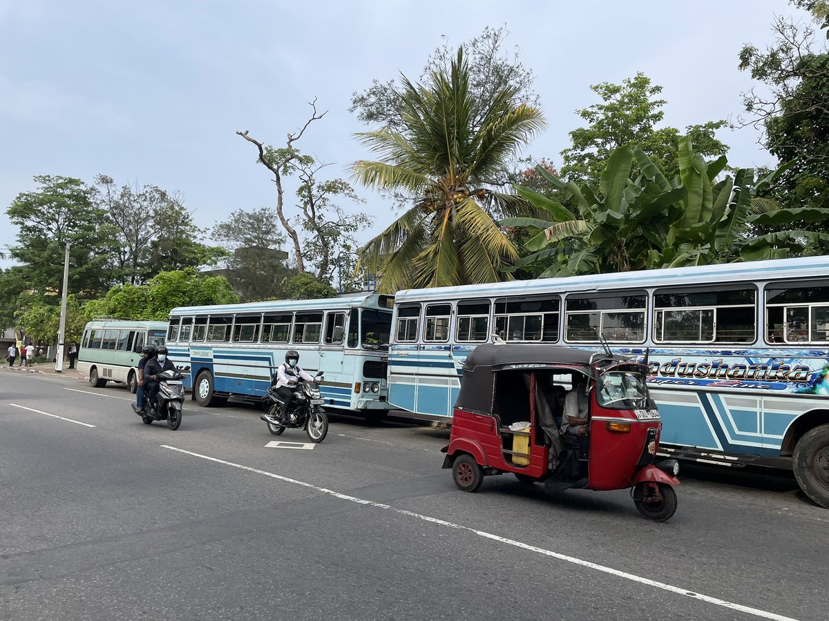 LihiniFernando's tweet photo. The Mayor of Moratuwa takes Eight Bus loads of Municipal Council Staff for a rally outside Temple Trees to prevent the resignation of @PresRajapaksa. Use of State Staff for political propaganda is an offense. They may apply for leave,but who approved leave for 8 bus loads of ppl? https://t.co/7BLoOOVhWL