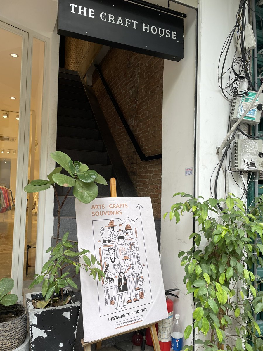 bungaraya_jp's tweet photo. ベトナム雑貨巡りの旅🇻🇳
海外にいるうちに色々な雑貨屋さんを巡って勉強中です。
ベトナムも素敵な雰囲気の雑貨屋さんがありますね✨

#ベトナム　#Vietnam 
#thecrafthouse 
#雑貨 #輸入雑貨 #雑貨屋巡り https://t.co/1VT8A3gRNr