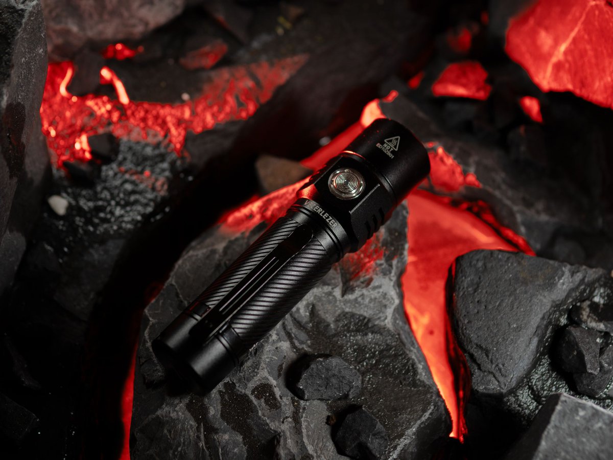 VezerLezer's tweet photo. Built to survive even in harsh environment. #vezerlezer #flashlight https://t.co/v4AIdaMHN0