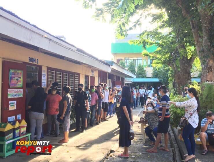 csukomyu's tweet photo. #KomyUnityReport | As early as 6AM, voters of Caritan Sur, Tuguegarao City line up to cast their votes for the 2022 National and Local Elections on Monday, May 9, at Tuguegarao North Central School.
#Eleksyon2022 https://t.co/YX11OcFhN8
