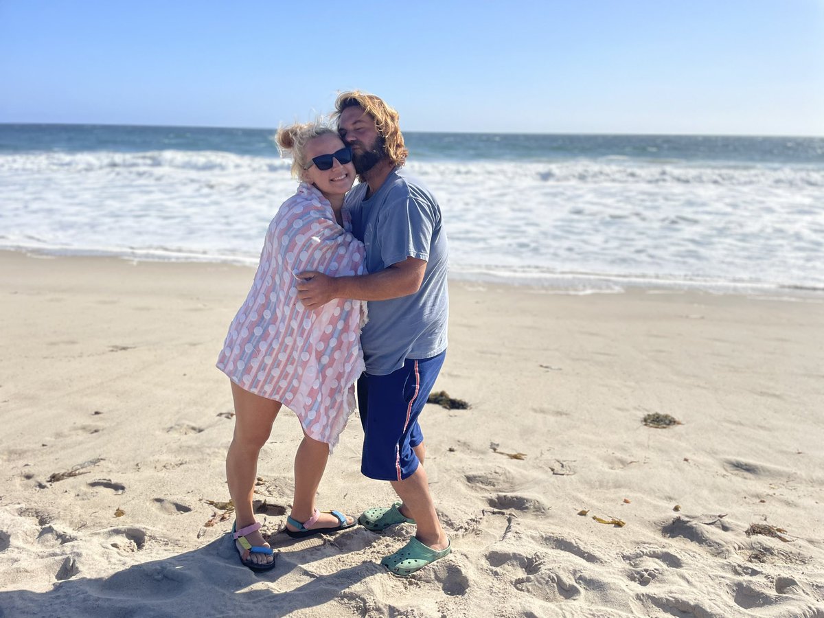 donaeosaurr's tweet photo. happiness is you, flowers, and beach sunsets https://t.co/bNSDdcu7R3