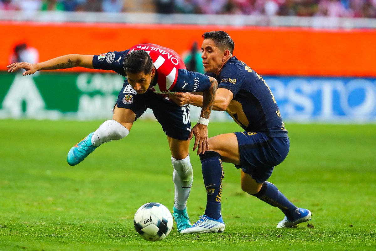 ChivasEN_'s tweet photo. What an evening, what a match, what a spectacle… WHAT A BIRTHDAY PARTY 🎈🇮🇩🎊🇲🇽
#116Chivas 🐐 https://t.co/SOdMcO1auA