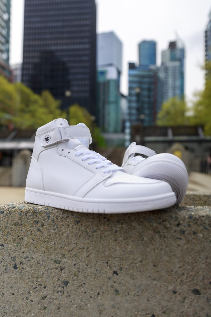 The NFT that came in and changed the game‼️ We present the DonkeyKicks "Ghost Edition" We said we would make it happen and we did 🤟🏼

#nft #nftart #nftcommunity #nftcollector #art #sunday #weekend   #sneakers #sneakerhead #cop #nike #adidas #vans #converse #underarmour #shoes