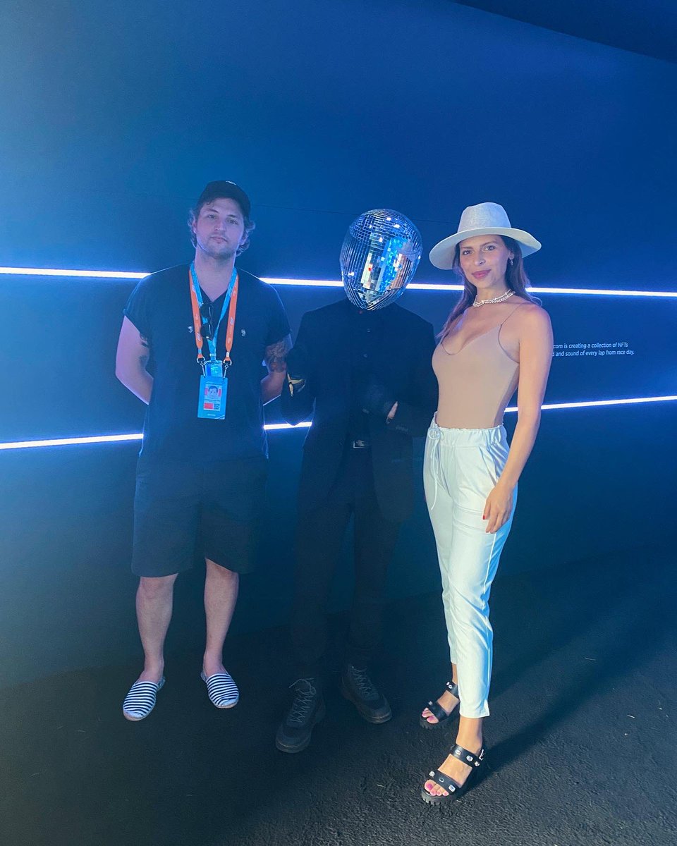 carolinacotos's tweet photo. Women in crypto work twice as hard, just because they are women. Women in NFT’s don’t have the luxury to stop. #wemovefast @cryptocom @f1miami #WomenInNFTs https://t.co/775oZ0zkar