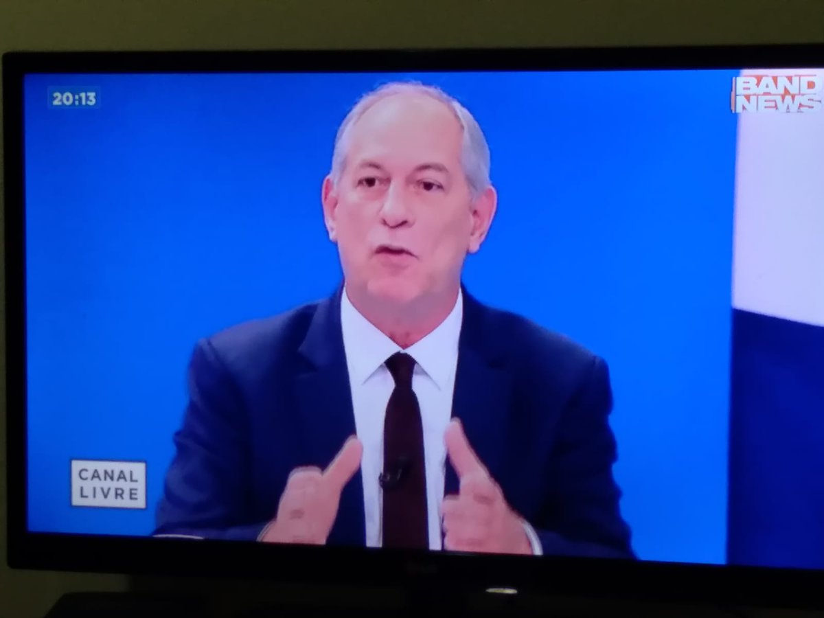 DeniBand12's tweet photo. Fala pra mim!🙍🏾♂️
Como a pessoa dorme agora, até quem tem dois neurônios não vai conseguir dormir, depois de assistir a aula do Ciro, no @canallivre na BAND!
Fala pra mim e AGORA😡
#CiroNoCanalLivre https://t.co/FucnDnq8Ot
#PrefiroCiro #ElvisCezar #AntonioNeto #turmaboa #DeniBand🌹 https://t.co/m6mJjmxFZO