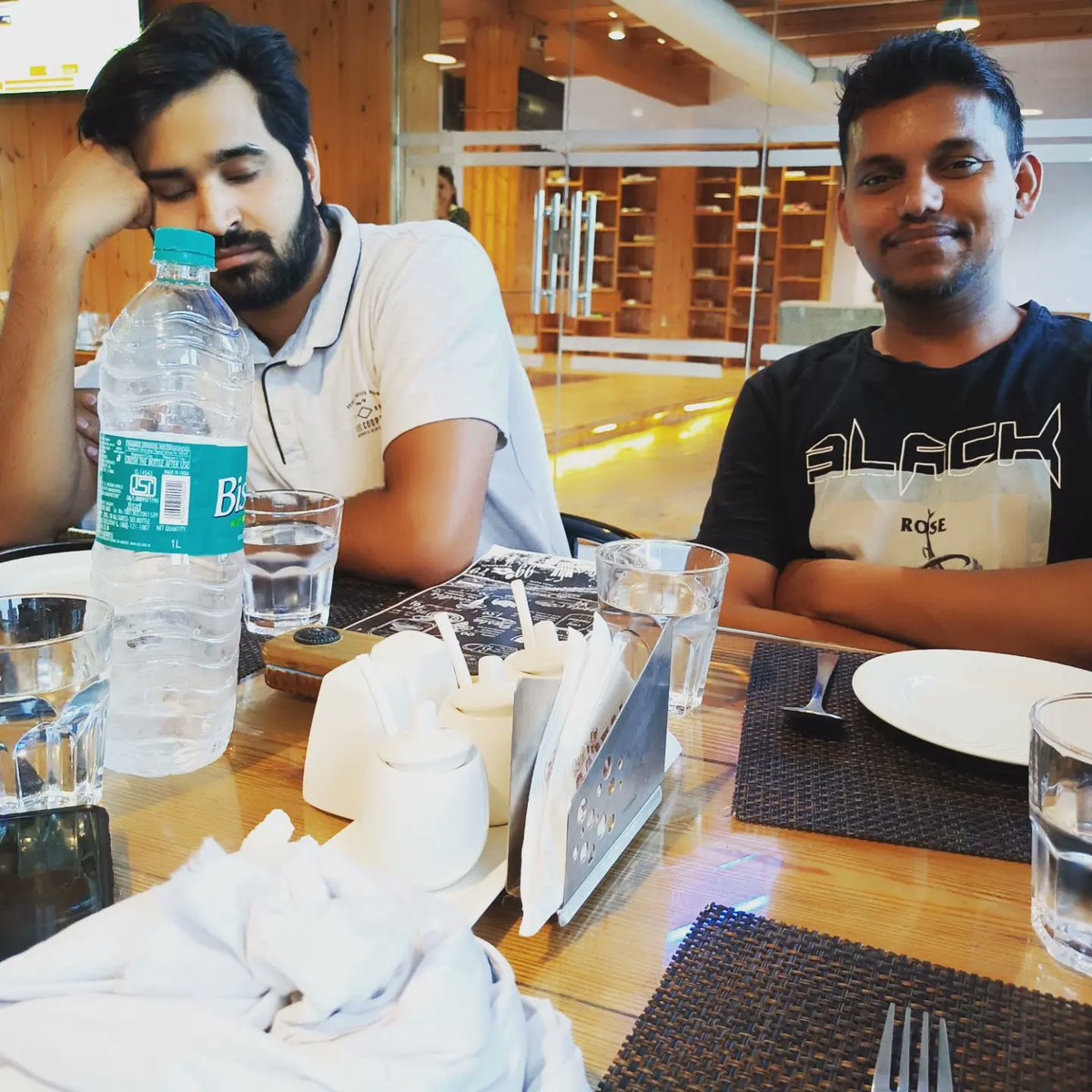 SumitSh12215992's tweet photo. Saifai cafe https://t.co/gsuBLg5Kin