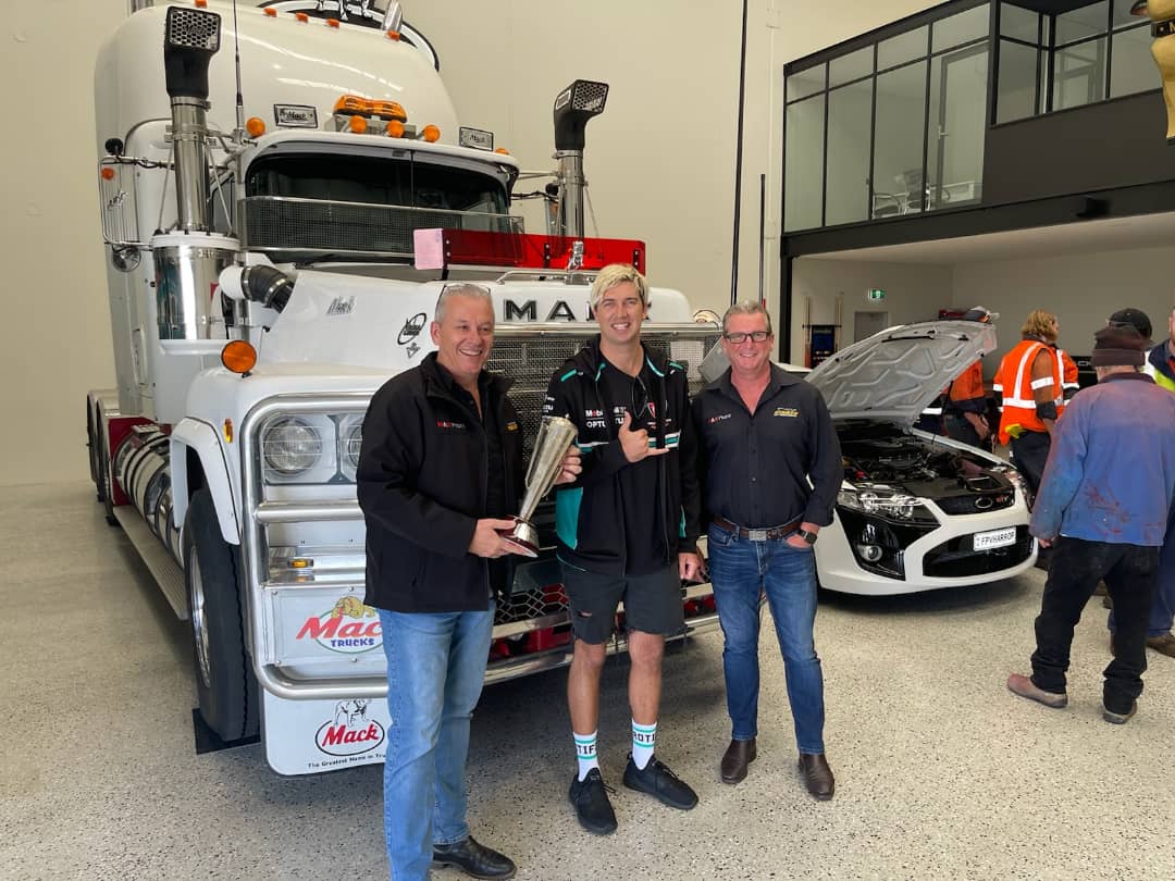 strikercrushing's tweet photo. Thanks for having us WA Limestone! It is always good catching up with friends and great to speak to and get autographs from Bruce Stewart, Nick Percat and Chaz Mostert from the Mobil 1 team. 

📸Craig Pedley, Chaz Mostert and Neil McKenna. https://t.co/UUKi5OfaH9