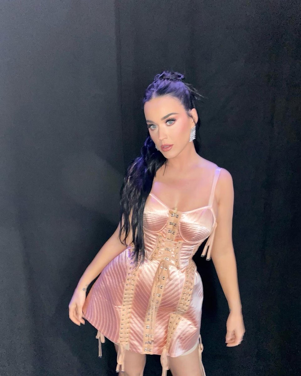 PopCrave's tweet photo. .@KatyPerry looks beautiful in newly shared photos. 🎀 https://t.co/OvpnkVGuWs