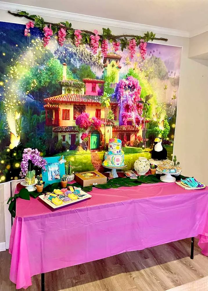 catchmyparty's tweet photo. Feast your eyes on this amazing Encanto birthday party! The cake is gorgeous! https://t.co/Uvv6C0PMtT #catchmyparty #partyideas #encanto #encantoparty #girlbirthdayparty #mirabela https://t.co/0KEklzfD2X