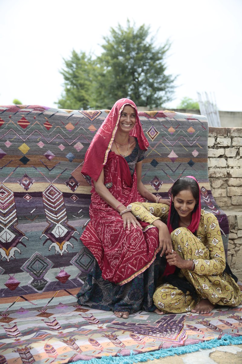 JaipurRugs's tweet photo. Unlike predesigned rugs which can be made only a certain way, a Manchaha is not bound by anything. Our weavers create their own rug designs and create both–a source of livelihood and a form of self-expression as well.
#HandmadeRugs #Manchaha #ConsciousArt #JaipurRugs https://t.co/S7SDmgKbeC