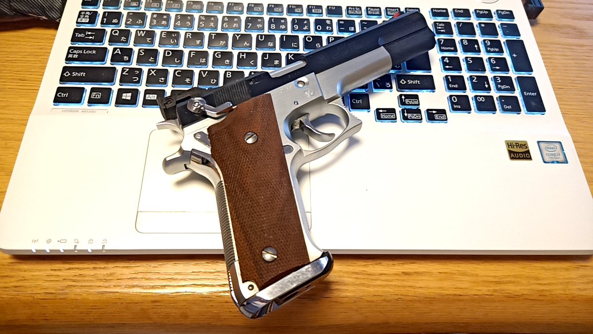 tatarasoukaku's tweet photo. 今日は #59の日 らしいんで、手持ちの #M759 をお供に在宅勤務。
#サバゲーマーの在宅勤務
#在宅勤務タクティカル https://t.co/F0XV5VwOtX