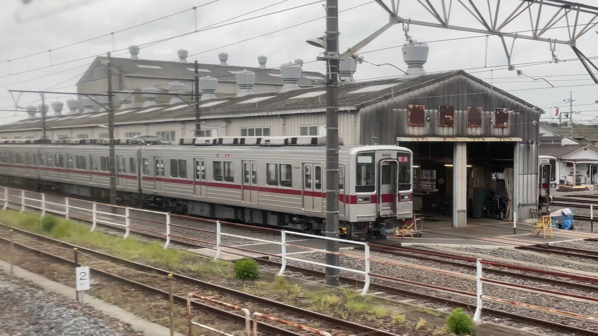 Rail_Channel's tweet photo. #11660F 津覇入場
これも屋根修繕でしょうね

#10030型 https://t.co/RW0AvEr2w5