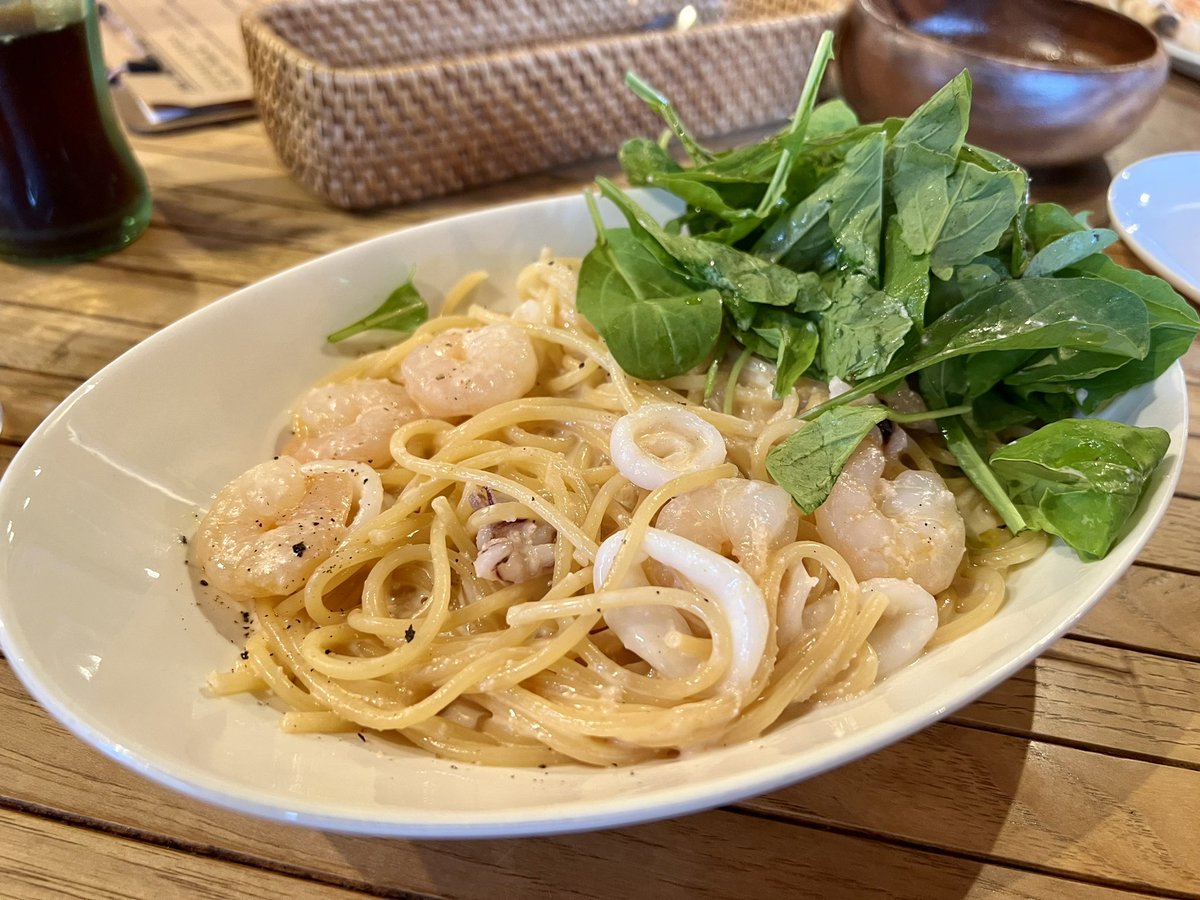 vanvanRider's tweet photo. おひるごはーん
飯能市にあるジーナジーナ
・マルゲリータ(バジル抜き)
・プリプリえびとヤリイカの明太子クリームパスタ
リーフをのけるとばばーん♫
美味しい(๑ ́ᄇ`๑)

#jinajina https://t.co/dZCu7wKq1g