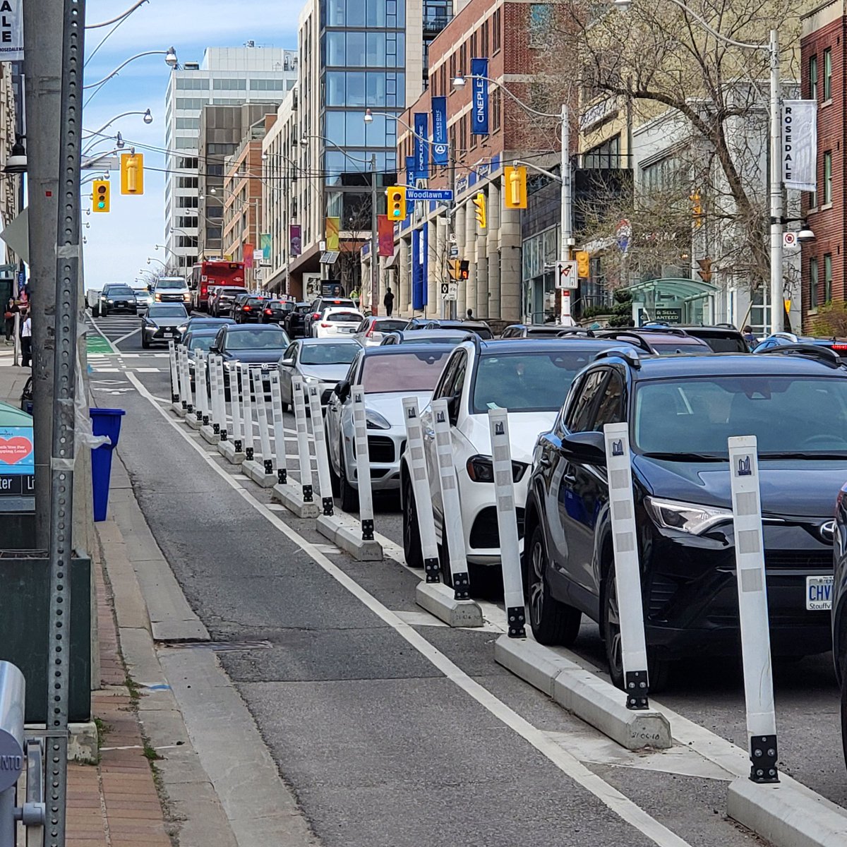 berationalto's tweet photo. So many bikes we can't stand it! #fridayrushhour #yongest @JohnTory @JoshMatlow stop the madness and #berational https://t.co/hYNWQDjfJo