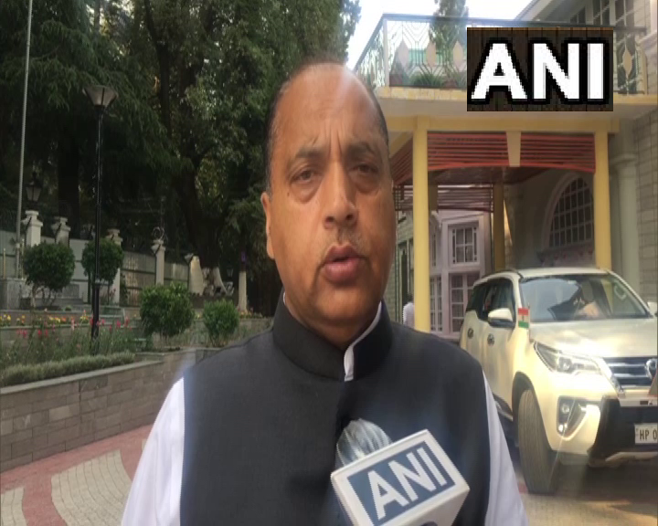 AHindinews's tweet photo. पुलिस की भर्ती में पेपर लीक होने का विषय सामने आया था, उसमें SIT गठित करने के बाद हमने फैसला लिया है कि पेपर रद्द होना चाहिए। जो लोग इसके पीछे हैं, उनके खिलाफ कार्रवाई करने में हम आगे बढ़ें। मुझे लगता है कि आने वाले समय में और भी गिरफ़्तारियां होंगी: हिमाचल प्रदेश CM जयराम ठाकुर https://t.co/fhmvwBAn5G