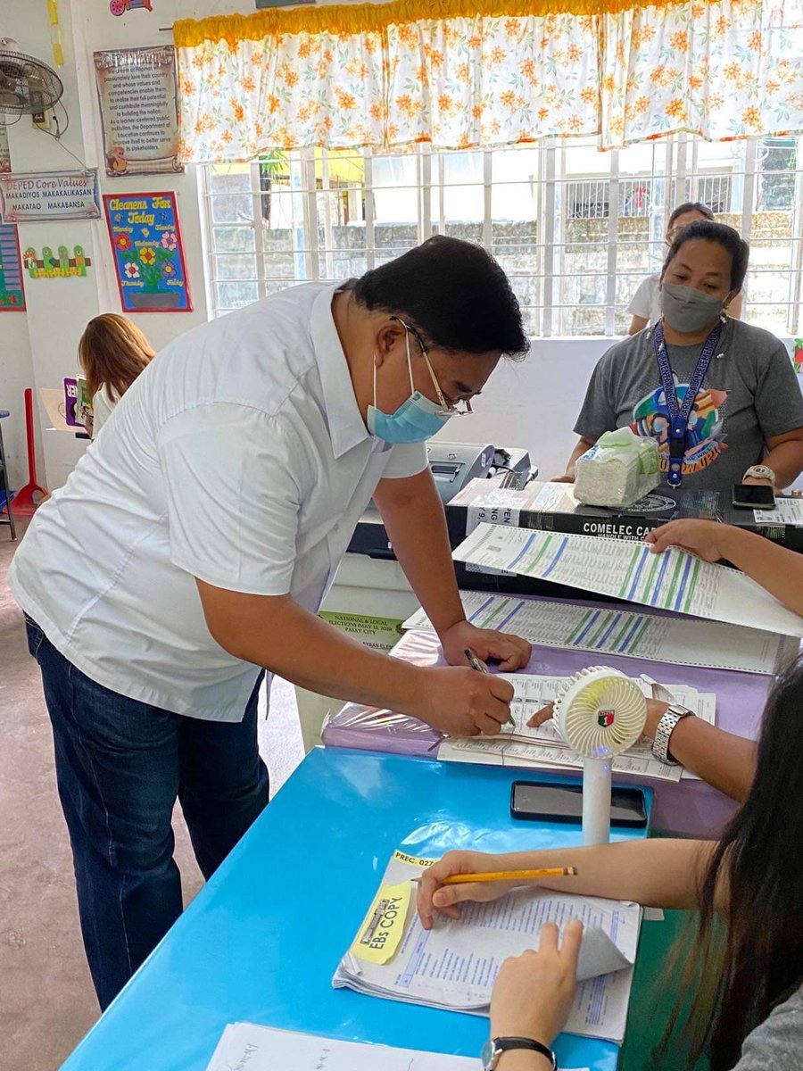 BroJohn2022's tweet photo. We did our best, may God do the rest. Pilipinas, God First!

at Karangalan Elementary School, Brgy San Isidro, Cainta, Rizal https://t.co/jfiVb2p9Zb