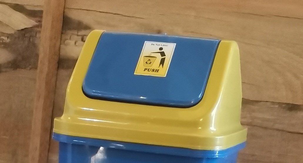 iam05love's tweet photo. @aDon_G_ @rowena_guanzon @COMELEC Sa amin, basura ang tingin sa mga boto! Yan din ang tanong ko kung bakit hindi sealed. Ngayon lang ito nangyari. Dapat may lock ang mga ballot boxes. Wag naman pong garapalan https://t.co/QuxvOGeTgk