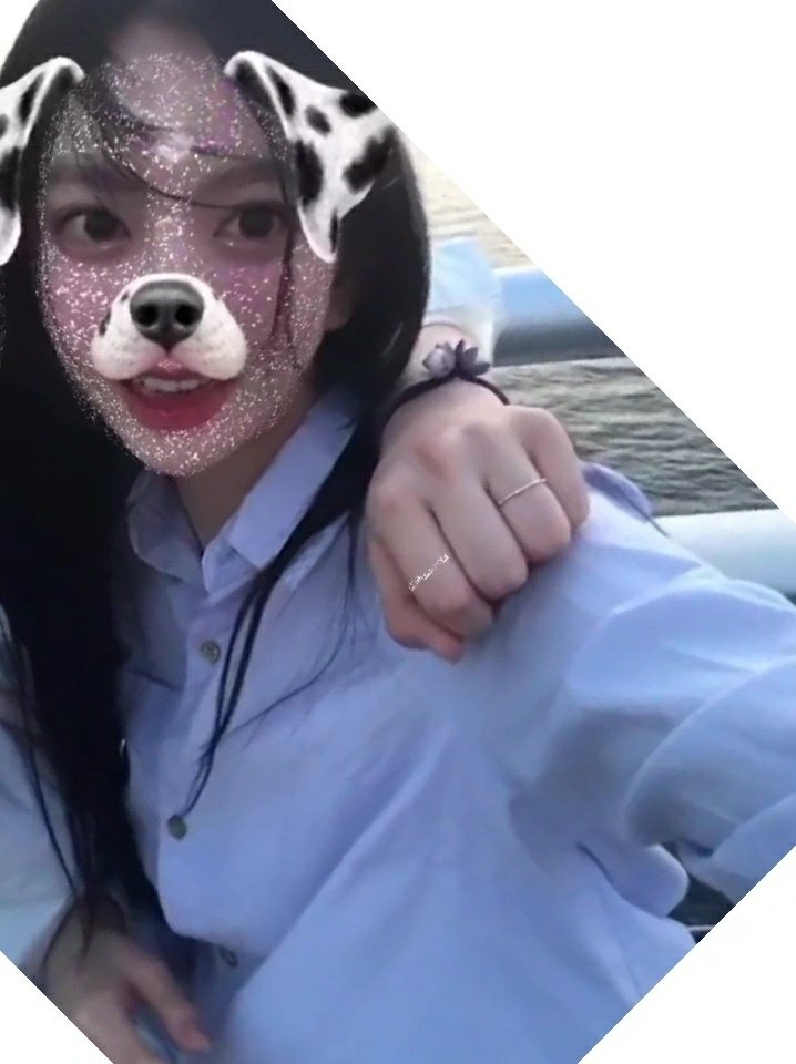 Koeun Herin Sungkyung screenshot with black hair, soooo prettyyy 🖤 Hina's black hair when?