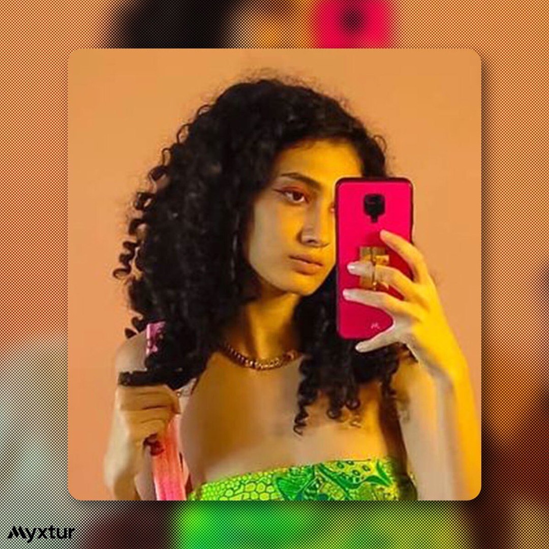 myxtur_official's tweet photo. When you need that phone case that goes with every outfit! Sharing the love from Sara Sharif
Featuring:
Bubble Gummers Glass Case
Understated, Alternative Styling.
https://t.co/FZNdvhJjtj
#glasscase #phonecases #phonecover #compliation #bubblegumpink #Pink #pair #pairring https://t.co/BWmwyslygl
