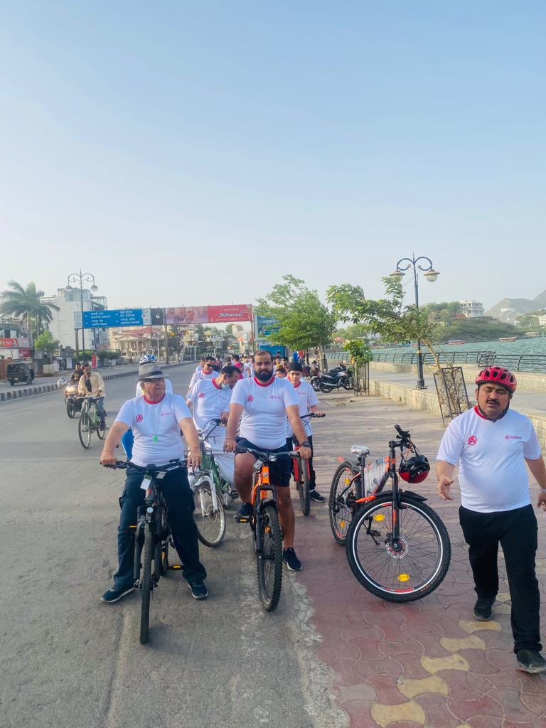AvonCyclesIndia's tweet photo. Avon Sunday is Funday.
We thank Mr. Lalit Nagrani of M/s. M.P.Nanikram &amp; Co Ajmer for organising Sunday Ajmer Ride.
To know more about Avon Cycle, visit:
https://t.co/yP90wmZd8o
 #Avon #cycles  #AvonRide #RideTheFuture #SundayRide https://t.co/uvzISMdQmj