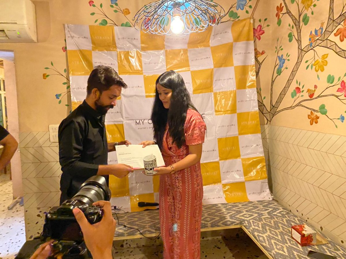 neerajthepoet's tweet image. 'नीर' हमारे काम हुनर आना है 
हम लोग नहीं बिक सकते चेहरे से

-नीरज नीर 

#AsaGuest #guest #guestperformer #delhi #hauzkhas  #neerajthepoet