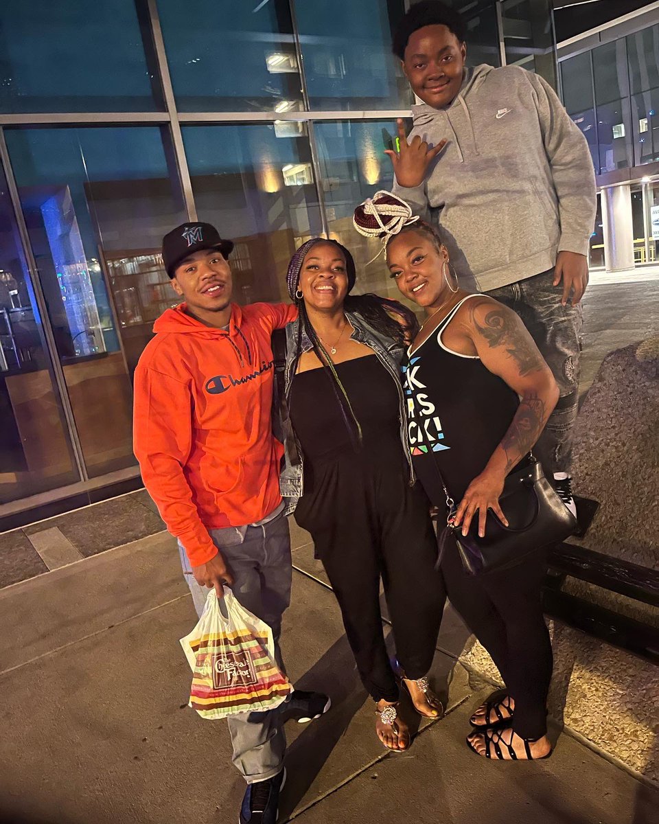 FineAssMommaaaa's tweet photo. Momma dukes and the gang, whole lotta gang shit! 🤌🏽🤣 #HMD #HappyMothersDay #MommaDukes #TheGang #ForSmiles #SmileBishhh #Family #Love https://t.co/G6VCAF8FSR