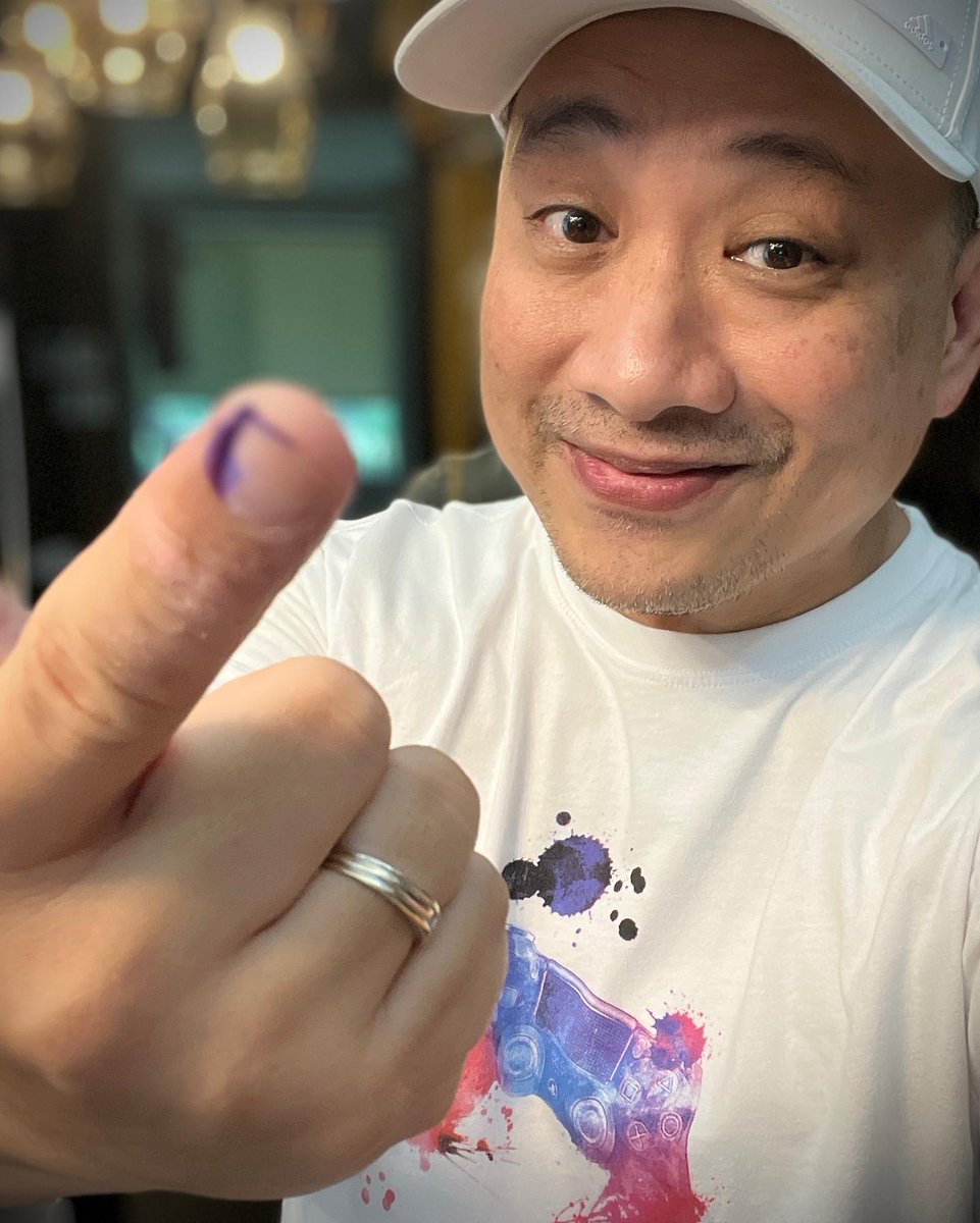 inquirerdotnet's tweet photo. LOOK: Comedian Michael V. casts his vote for the 2022 elections.

"Best of luck to our next president… whoever she may be. 🇵🇭🙏🏼," his caption reads. | 📷Michael V/Facebook #OurVoteOurFuture #VotePH https://t.co/Vjg6IDSO9A