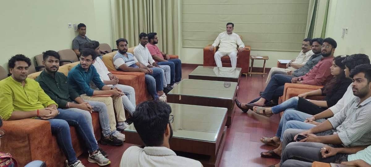cyss_dduc's tweet photo. माननीय कैबिनेट मंत्री श्री @AapKaGopalRai जी के नेतृत्व में CYSS दिल्ली प्रदेश @Cyss_AAP की
मीटिंग आयोजित हुई जिसमे संगठन की मजबूती एवं राष्ट्रीय रोजगार नीति के विस्तार पर चर्चा हुई।
#CYSS_4_students
#NationalEmploymentPolicy #JoinCYSS #CYSSDU https://t.co/McklBJlgM9
