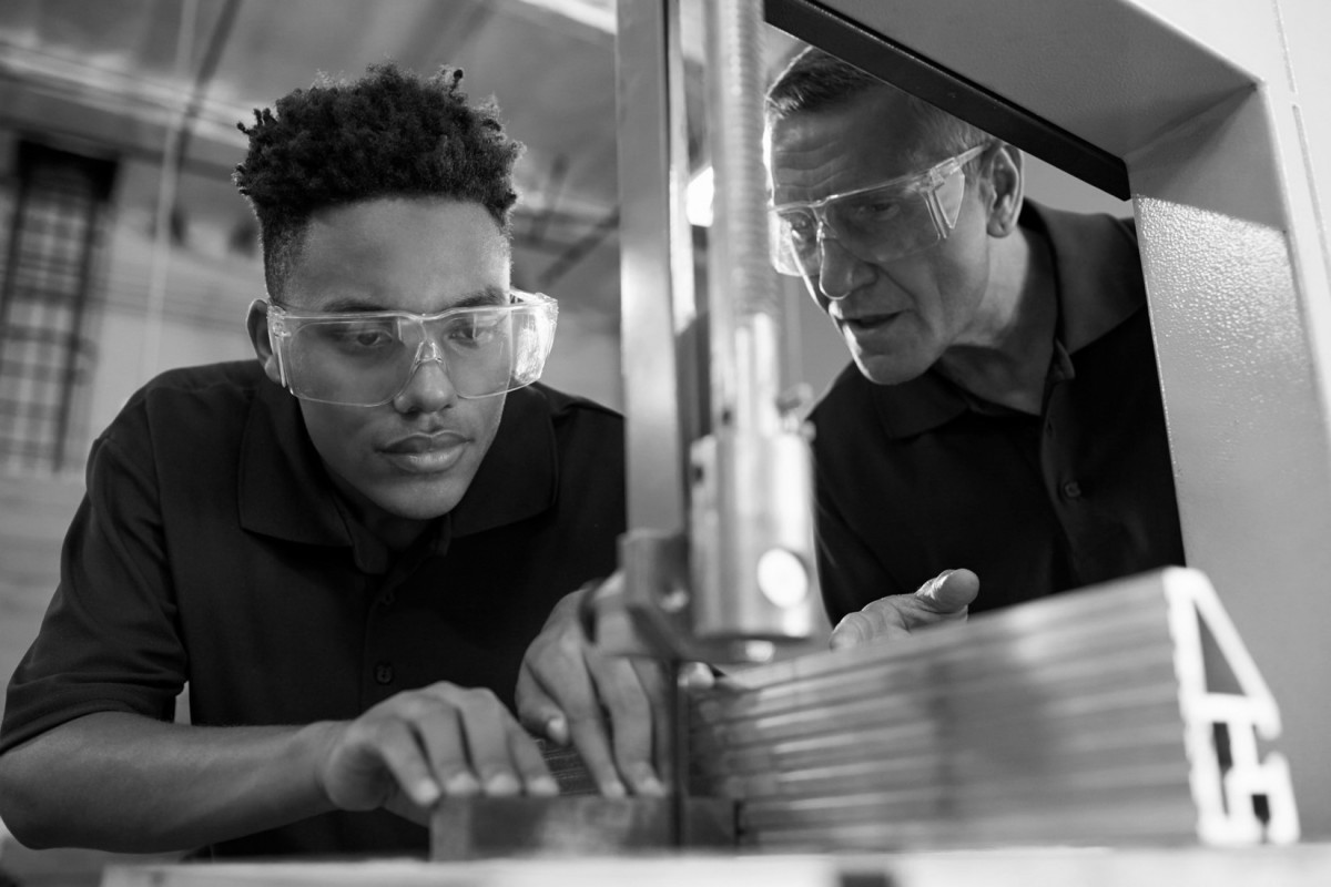The Apprenticeship Boost has been extended to the end of December 2023. This supports employers to keep early-stage apprentices and to hire new ones.

Read more bit.ly/3w8CYMu

#apprenticeships #tradestraining