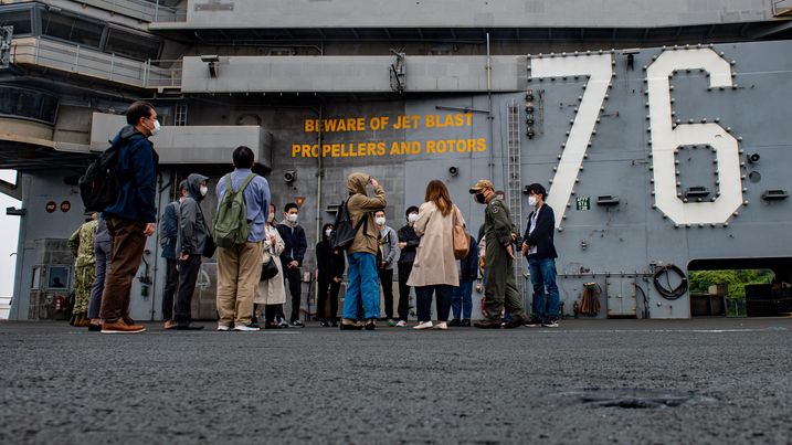 Gipper_76's tweet photo. Recently, a group of Japanese citizens (winners of a @FLEACT_Yokosuka social media contest) visited USS Ronald Reagan and caught a glimpse of how this warship rolls! #FDNFJapan #WeAreReagan https://t.co/PbKfXUaKvM