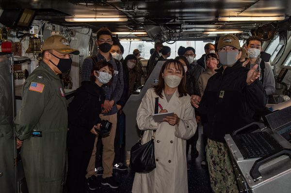 Gipper_76's tweet photo. Recently, a group of Japanese citizens (winners of a @FLEACT_Yokosuka social media contest) visited USS Ronald Reagan and caught a glimpse of how this warship rolls! #FDNFJapan #WeAreReagan https://t.co/PbKfXUaKvM