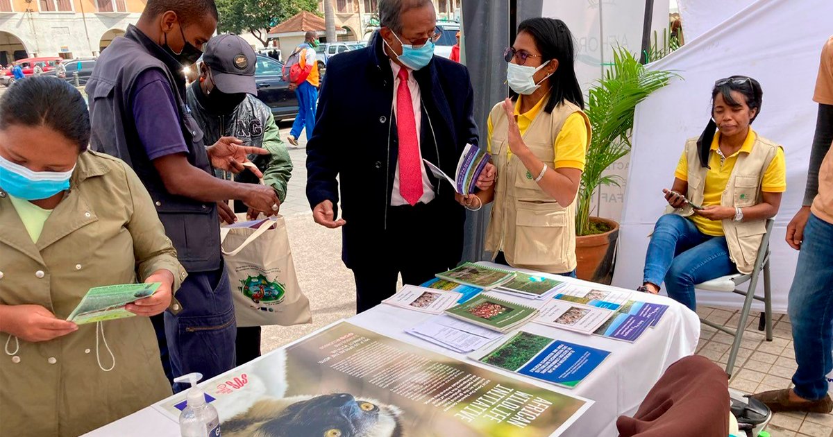 IUCNsos's tweet photo. Last week, we were in Madagascar for the European Union Project Day!
We spotlighted three African Wildlife projects, co-funded by @EU_Partnerships, and more than 300 visitors dropped by our stand to talk with the team. Thanks to everyone that came to see us!
#KeepNatureStanding https://t.co/JbpBTIz5p4