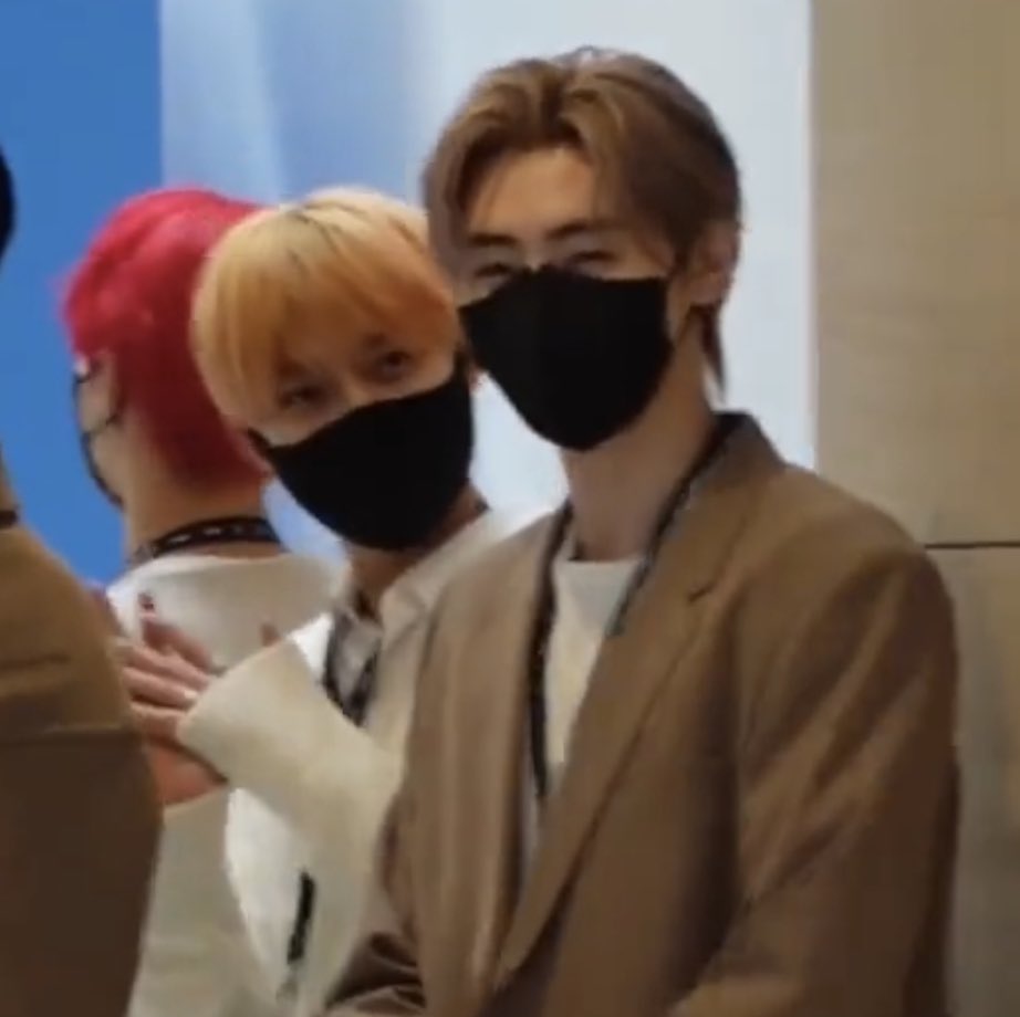 เอนจีนชมซองฮุนว่าหล่อ หล่อมาก ละดูน้องซอนอูมอง มันทำไมอะลูก55555555555555555555555555555555555555555555555544