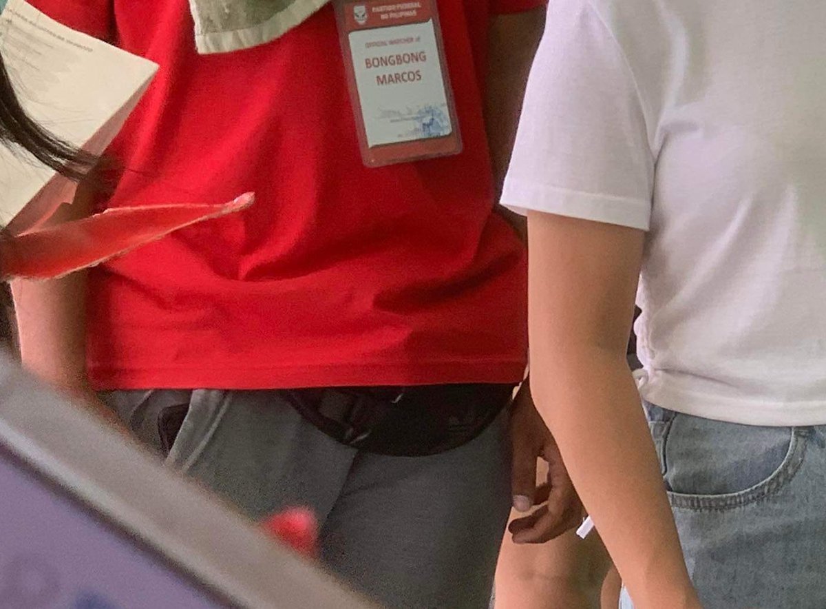 parkjiminnss's tweet photo. TANGINA KAPAL NG MUKA MERON DIN KANINA DITO SA PRECINCT NAMIN NAKALAGAY PA BBM VOLUNTEER TAPOS TINITIGNAN MGA BINOBOTO NG TAO https://t.co/08Nkn3ehGQ