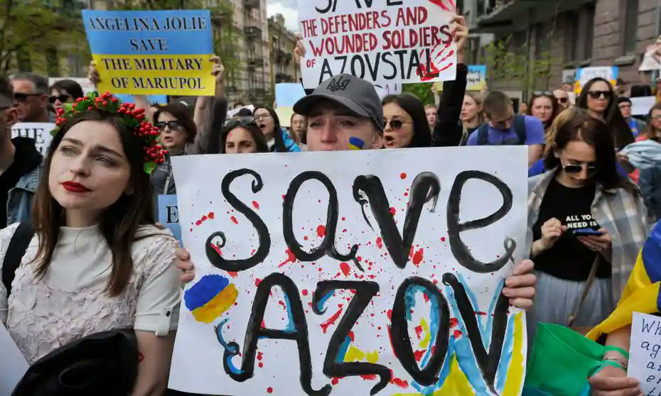 Nezhaleznist's tweet photo. The heroic #Azov fighters in #Mariupol that are so often accused of being far right extremists are sacrificing their lives for democracy and the safety of women and children.

 Слава Україні! ❤️🇺🇦 https://t.co/ZnKFRHIo17