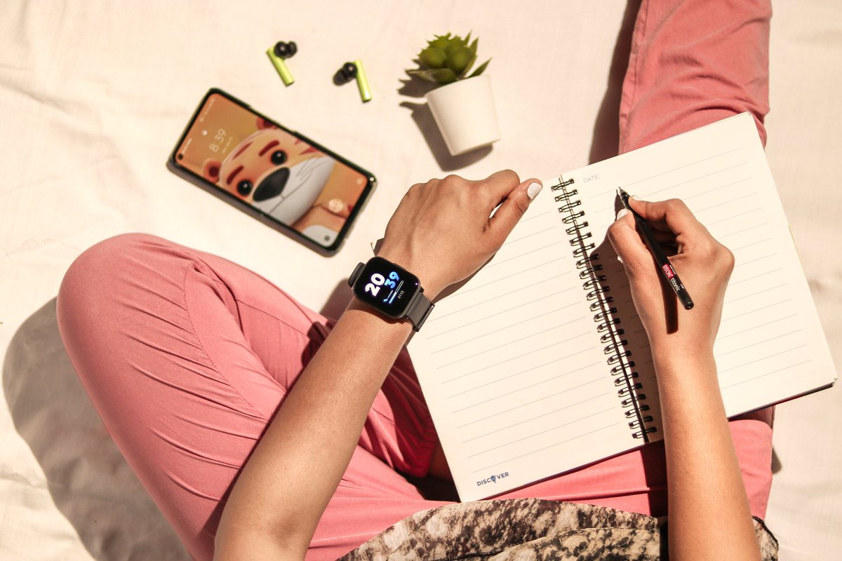 realmeCreators's tweet image. Work mode on with #realmeTechLifeWatchS100!
#realmetechlife 

Shot by @pixelbysanu