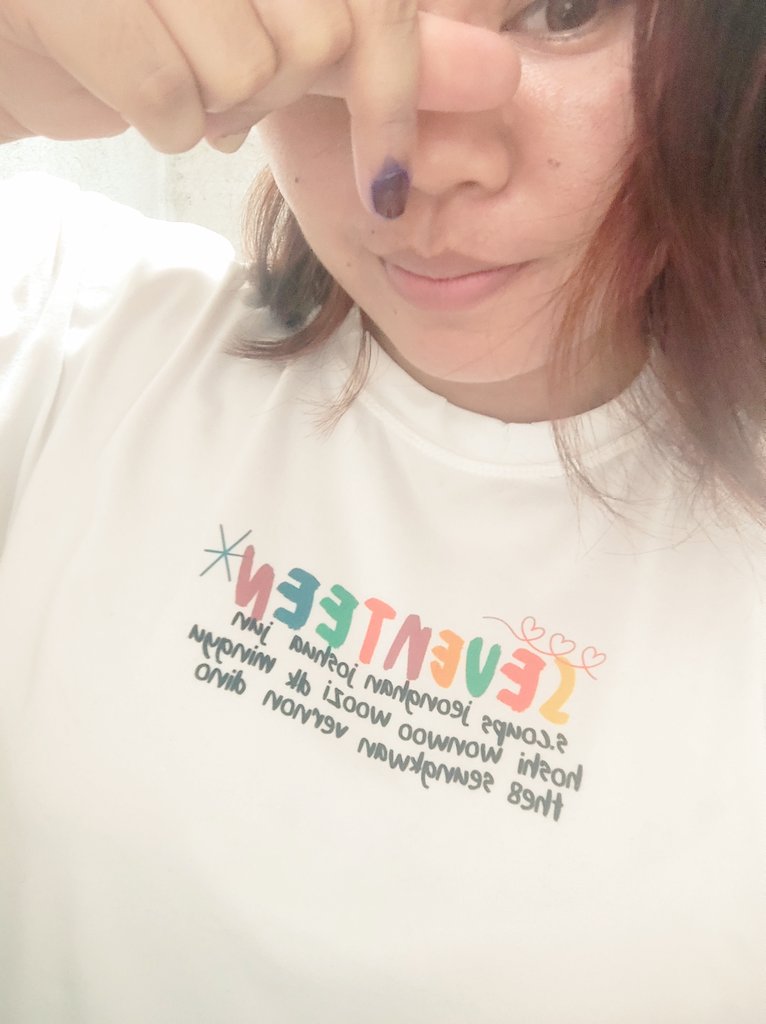 LengCasidsid's tweet photo. wearing my Seventeen shirt. Lowkey supporting Seven-Ten VP and Pres candidates 🌸🇵🇭 #LabanPilipinas  #CaratsforLENI #Elections2022PH https://t.co/iOuGMglTRZ