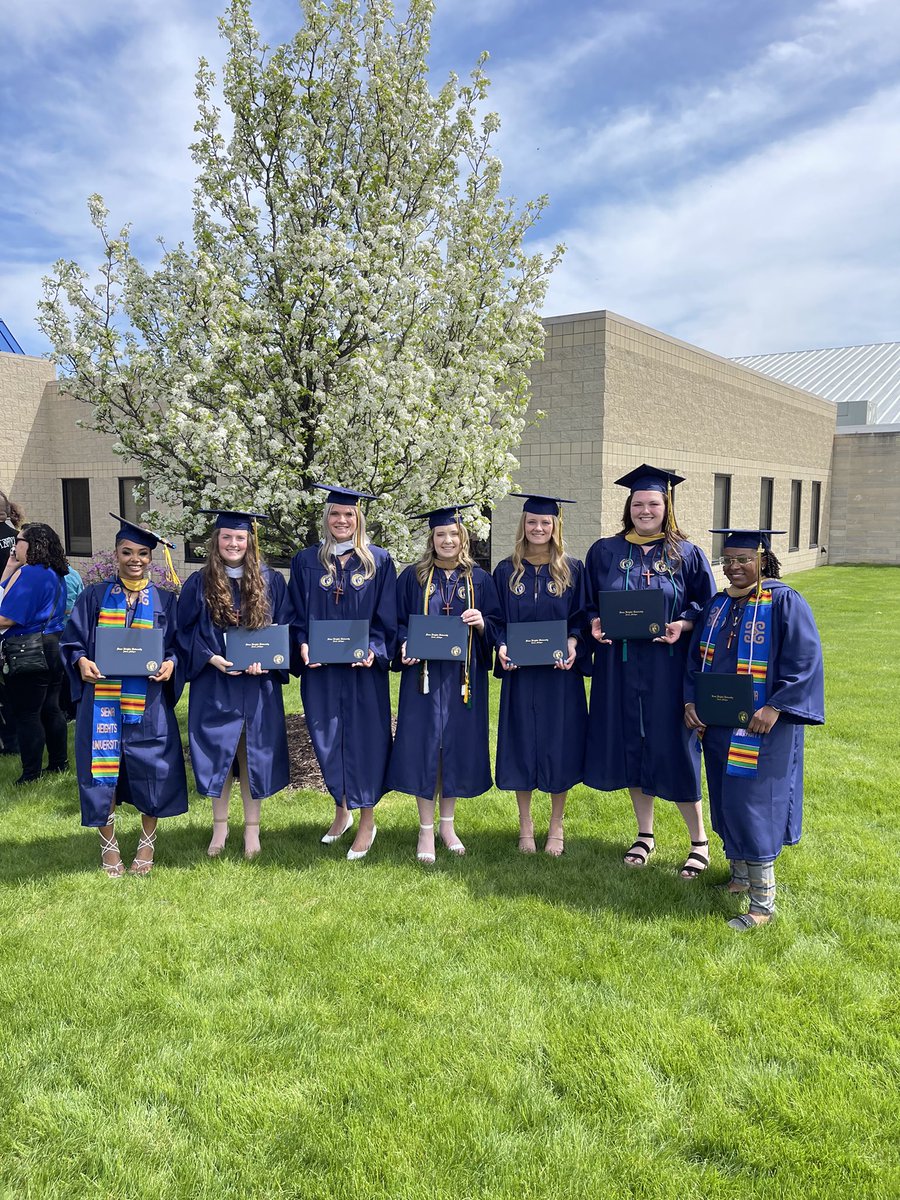 Coach_Syljebeck's tweet photo. So proud of these women for leaving their mark on @Shuwbk1! They all graduated this weekend and ready to set the world on fire!   @kiana_votava @BrookeMadak @madsham21 @alixcarter9 @AnnRousseau1 Anaya Kambria Kelly https://t.co/MKAlzGN0gG