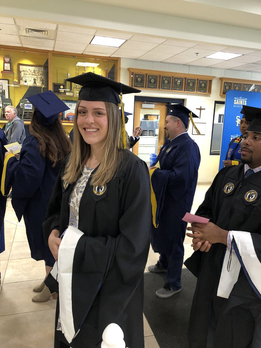 Coach_Syljebeck's tweet photo. So proud of these women for leaving their mark on @Shuwbk1! They all graduated this weekend and ready to set the world on fire!   @kiana_votava @BrookeMadak @madsham21 @alixcarter9 @AnnRousseau1 Anaya Kambria Kelly https://t.co/MKAlzGN0gG