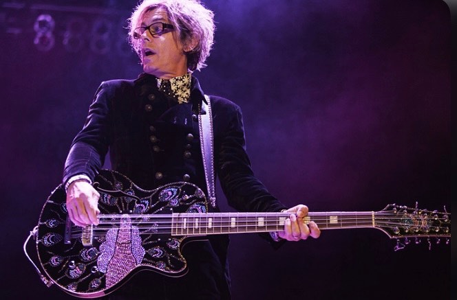 Happy birthday to Tom Petersson (Cheap Trick) 
(May 9, 1950). 