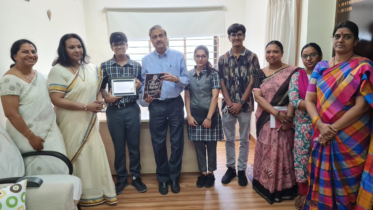 VedanthNath's tweet photo. Our startups showcased to our school 💙😄
#Porps #Nexteen #LooCafe https://t.co/qeCTaMVGFo