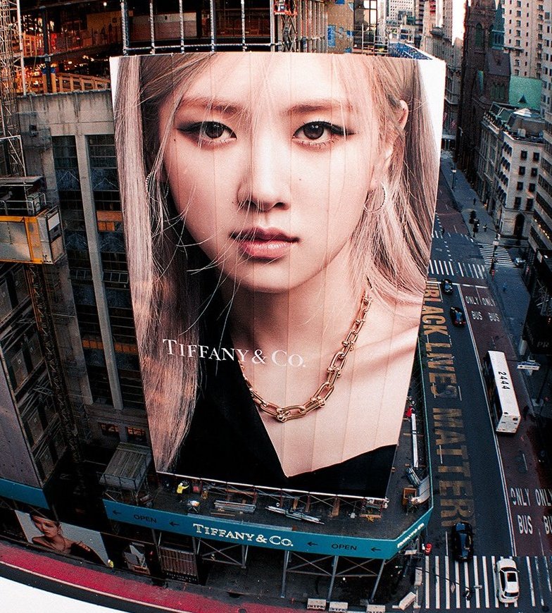 Now you don't get your face plastered solo on a gigantic 150 feet tall billboard on 5th Avenue, NY, the world's most expensive retail street, TWICE unless you have par excellence impact 😌