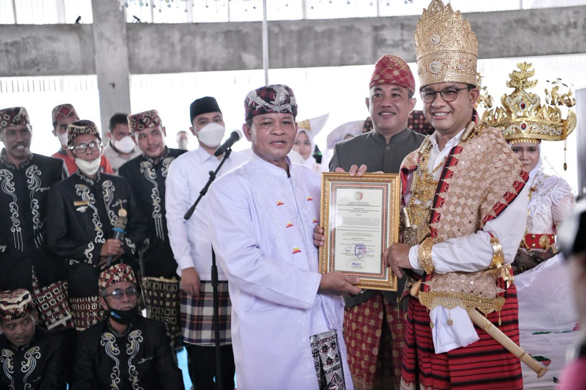 aniesbaswedan's tweet photo. Bahagia sekali, kemarin 8 Mei 2022, dapat kembali ke Tulang Bawang Barat untuk menerima Pemberian Gelar Kehormatan Adat Lampung Pepadun Tuan Penata Negarou dari Federasi Adat Marga Empat (Marga Pak) Tulang Bawang Barat.

#TulangBawangBarat
#Tubaba

https://t.co/6MVVy7ex1u https://t.co/Zn0mErkmZ5