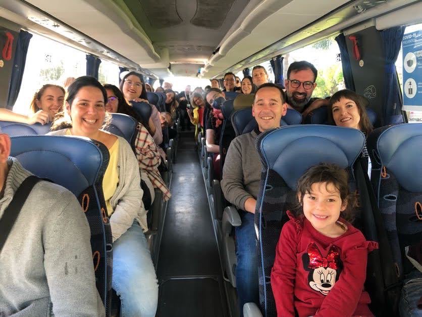 elenavercher's tweet photo. y de los que no hay foto, pero que me llevo para siempre, entre desvirtualización con dos palabras: SOY MARCOS!💙, con @pfelipm que aún no puedo creer que no estuvieses en #ESP18 (soy lo peor!🙈🤣) y mañanas con ilusión, pero mucho sueño con @Marta_lopez_C: Laura! LAURA??!!🙈🤣✨ https://t.co/2fuqmFtW3x