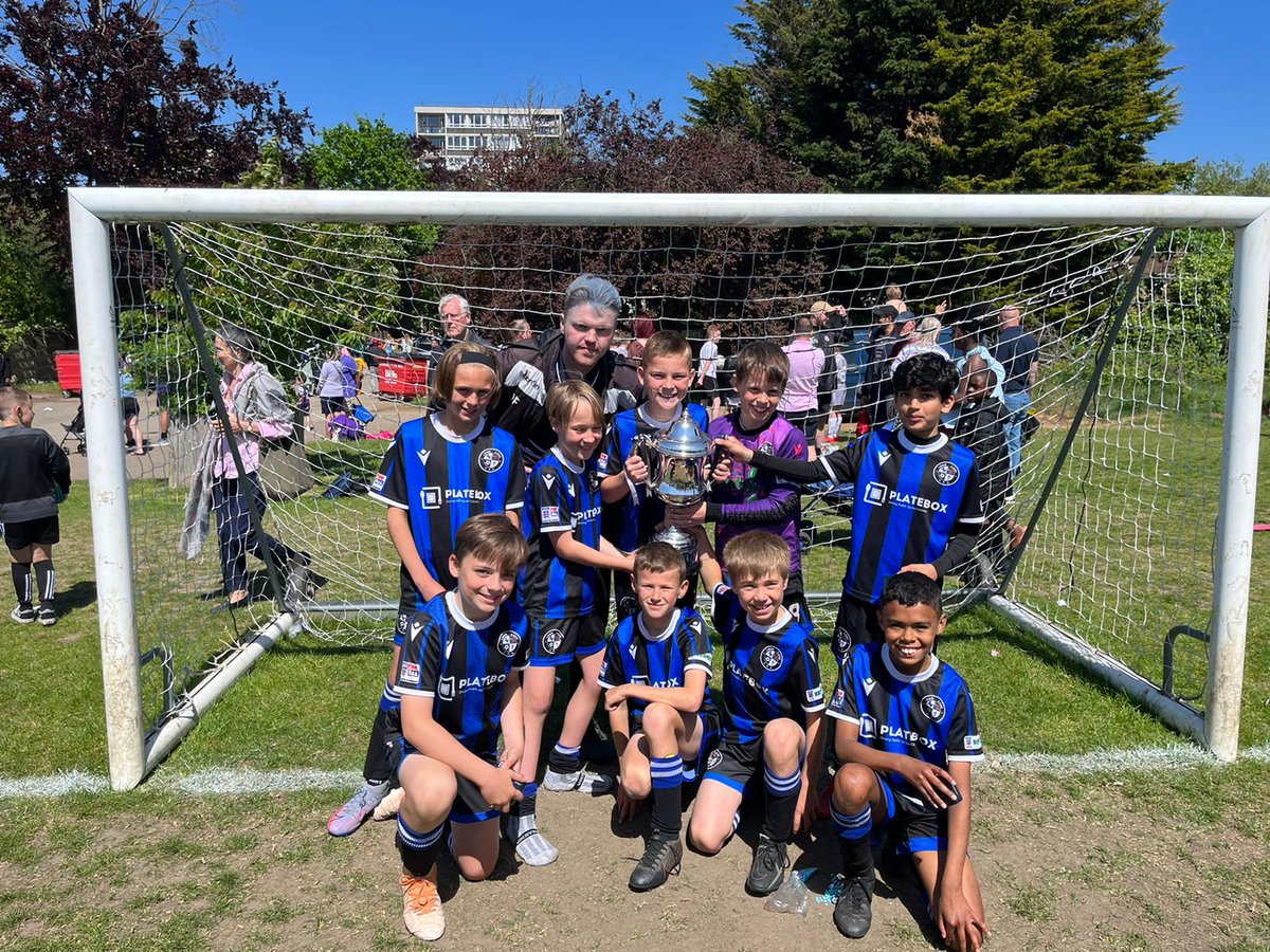 You couldn't write it long Lane JFC u10's manager last ever game and the team won the Selkent challenge cup. Well done boys.
 A massive well done to Dartford FC Yellow and Dulwich Village Black you should all be proud of yourselves your a credit to your clubs 👋👋👋👋👋
