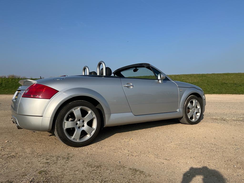 0fficialRDB's tweet photo. Got myself a new toy 😎😍 Audi TT 1.8 T Roadster Quattro. The result of hard working is always a good feeling. #audi https://t.co/pcAwNzeji7