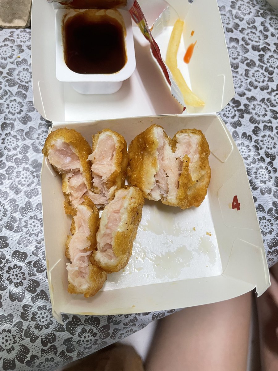 itzmexw's tweet photo. Hello @McDMalaysia , why are my nuggets uncooked? 🥲 https://t.co/WasudHQsmd