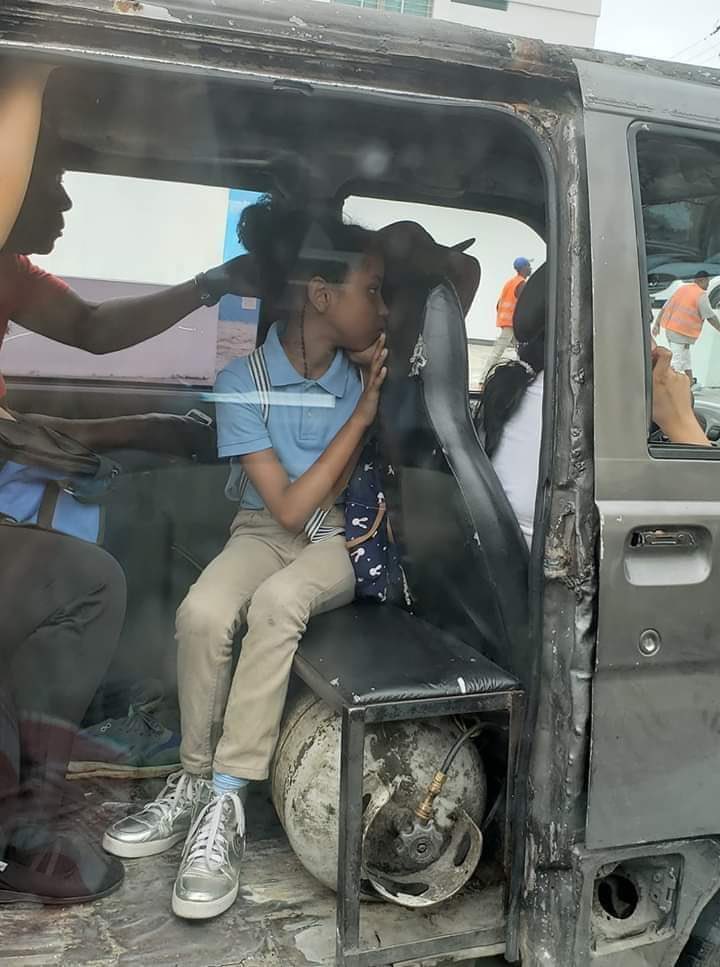 Osirisdleon's tweet photo. Estos cilindros de gas colocados en lugares inadecuados e instalados de manera inadecuada están provocando explosiones, incendios y muertes de personas, incluyendo niños. Evitemos estos peligros. https://t.co/pNBDpp9TrD